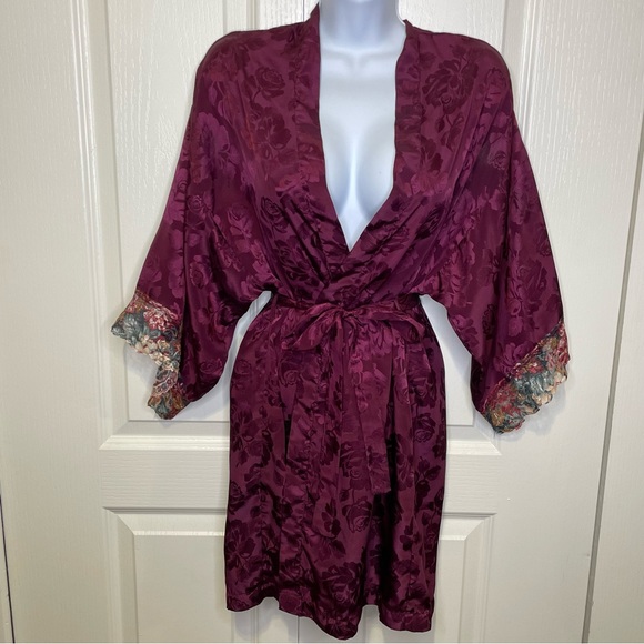 Val Mode Other - Vintage Val Mode 90’s Floral Lace Detail on Sleeve Short Robe Wine Colored Small